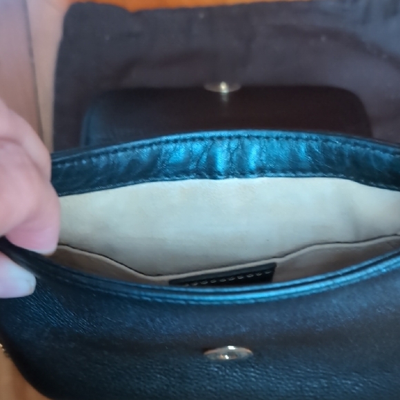 Gucci Black Leather Crossbody with Gold Accents - Picture 3 of 6